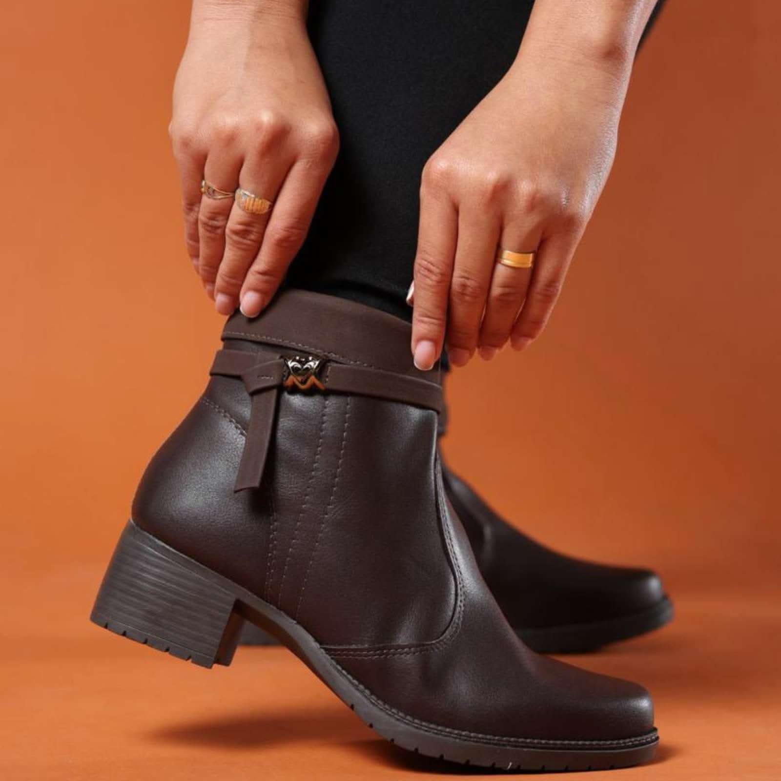 BOTA FEMININA COURO NAPA CONFORT JHENY - Banana Calçados -